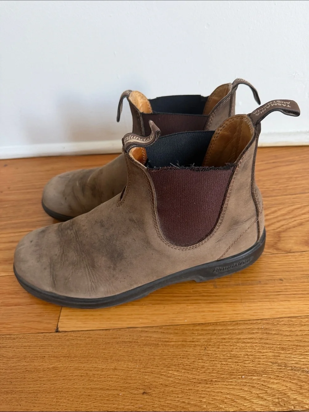 Blundstone Men's MEN'S CLASSICS #585 Chelsea Boots in Rustic Brown